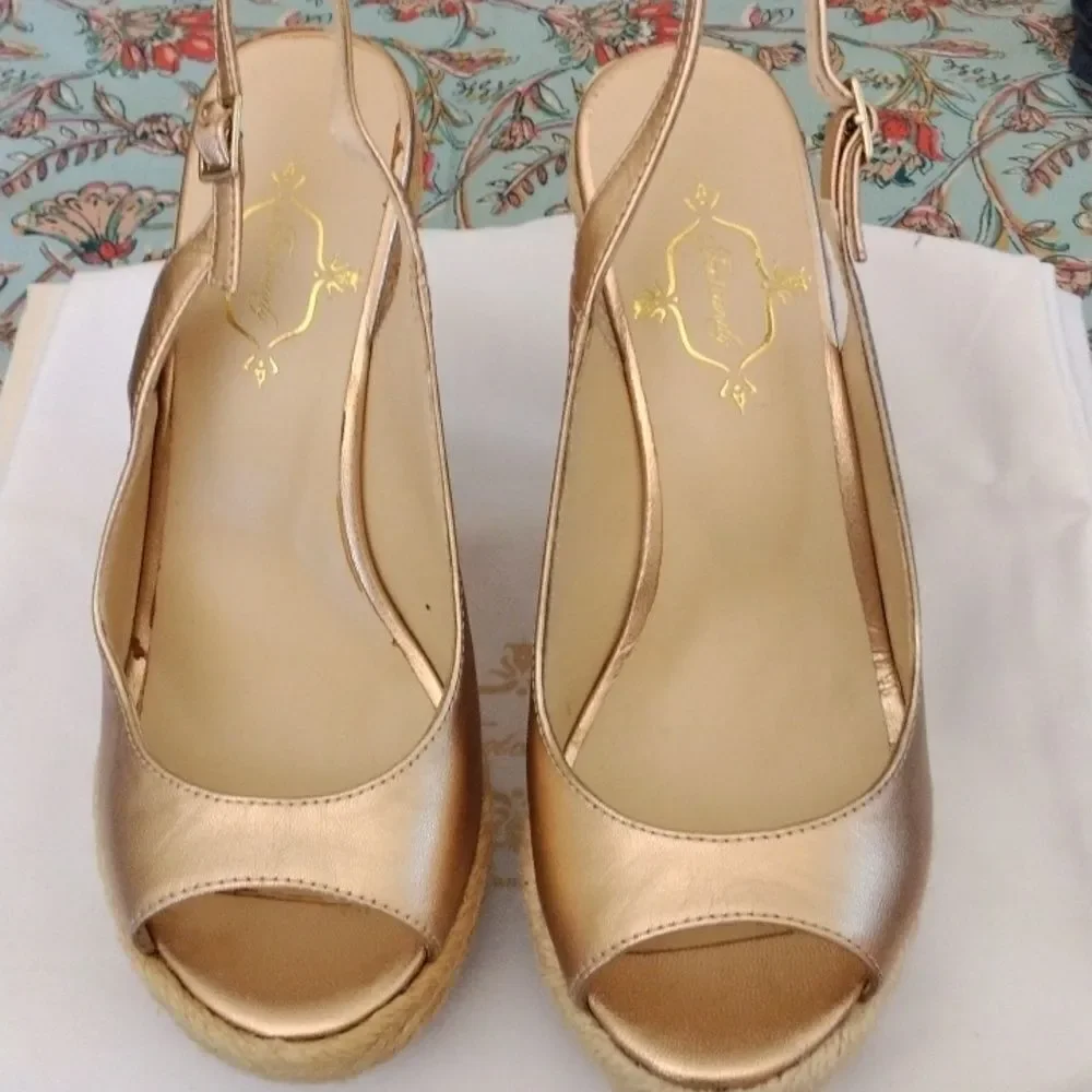 NEW Footcandy Platform Sandals